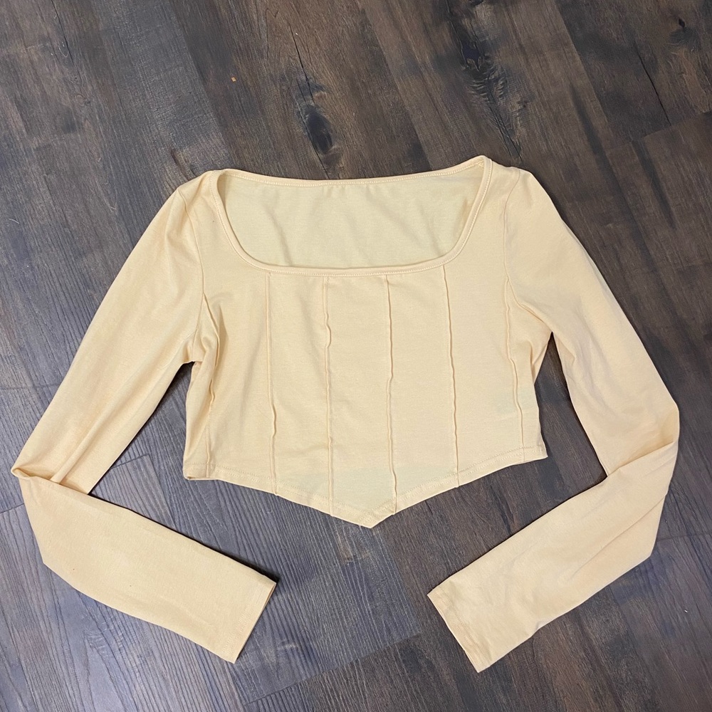 beige crop top long sleeve